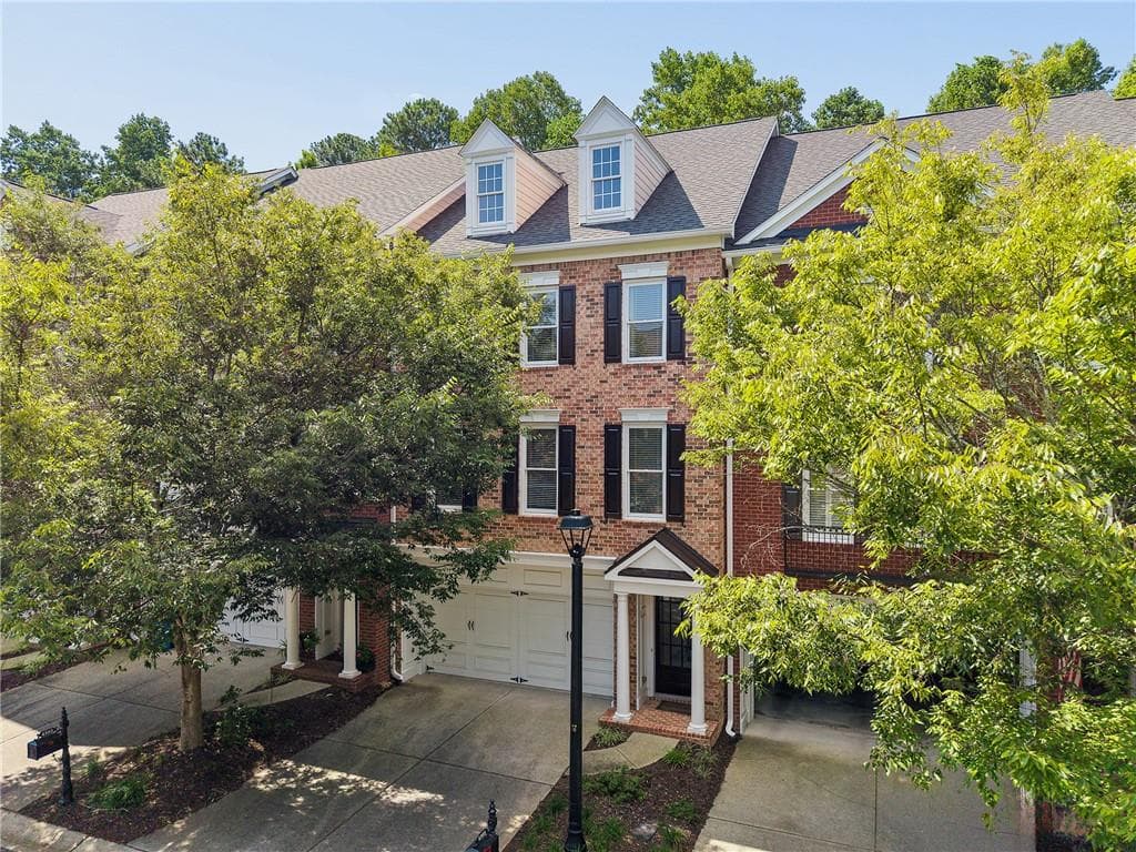 4 bedroom, 4 bathroom, 2,952 sq ft townhouse for sale at 4305 Village Green Drive, Roswell, GA 30075 — photo 3