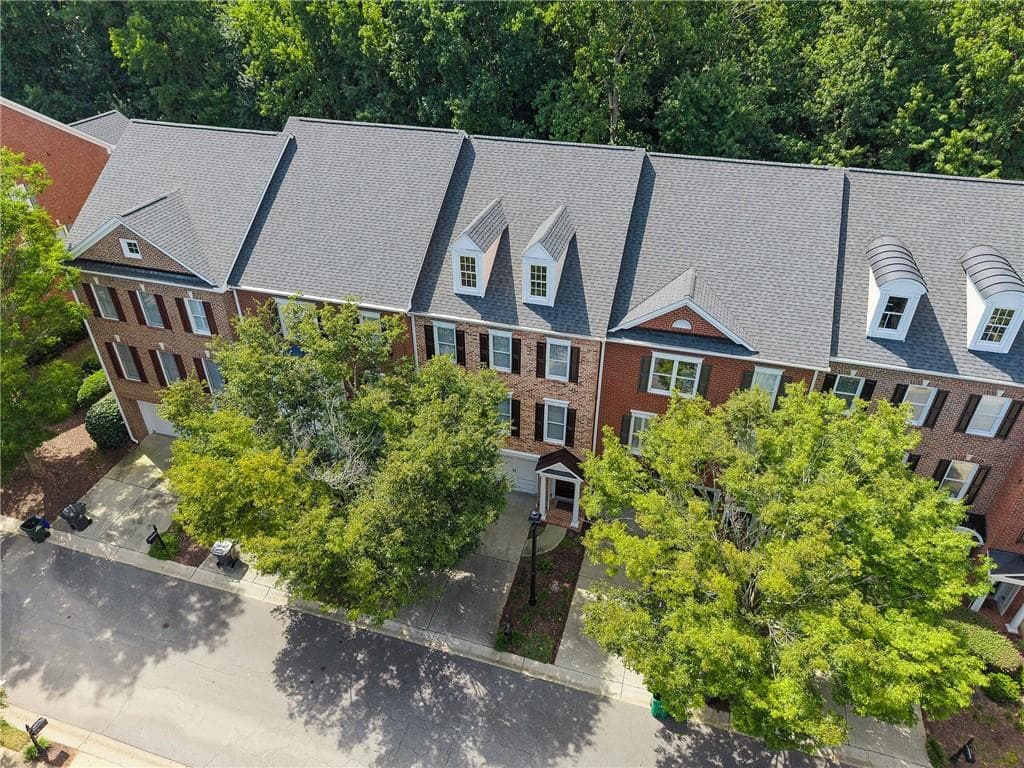4 bedroom, 4 bathroom, 2,952 sq ft townhouse for sale at 4305 Village Green Drive, Roswell, GA 30075 — photo 2