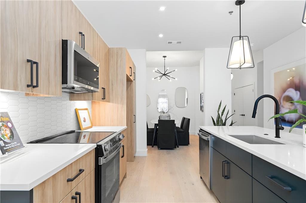 2 bedroom, 2 bathroom, 1,050 sq ft condominium for sale at 567 Ponce De Leon Avenue 504, Atlanta, GA 30308 — photo 8