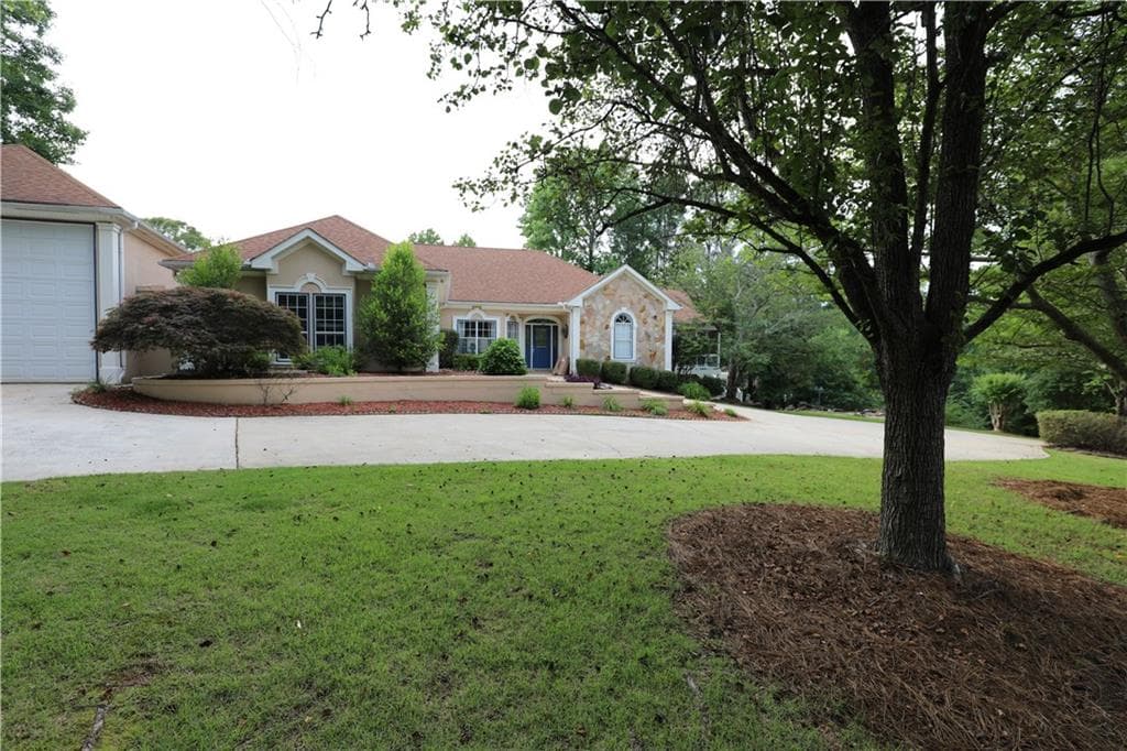 3 bedroom, 3 bathroom, 2,365 sq ft single family residence for sale at 7404 Golfers Point, Villa Rica, GA 30180 — photo 2