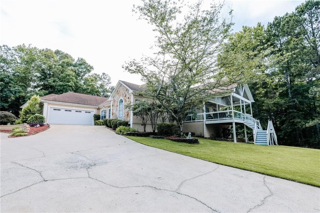 3 bedroom, 3 bathroom, 2,365 sq ft single family residence for sale at 7404 Golfers Point, Villa Rica, GA 30180 — photo 3