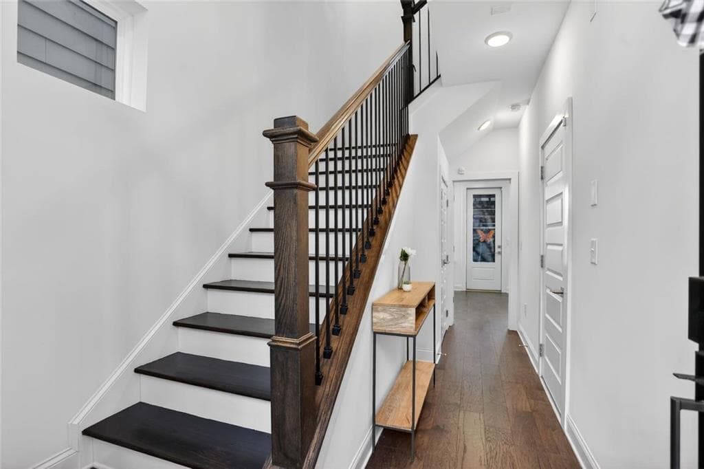 3 bedroom, 4 bathroom, 2,236 sq ft single family residence for sale at 513 Broadview Place, Atlanta, GA 30324 — photo 4