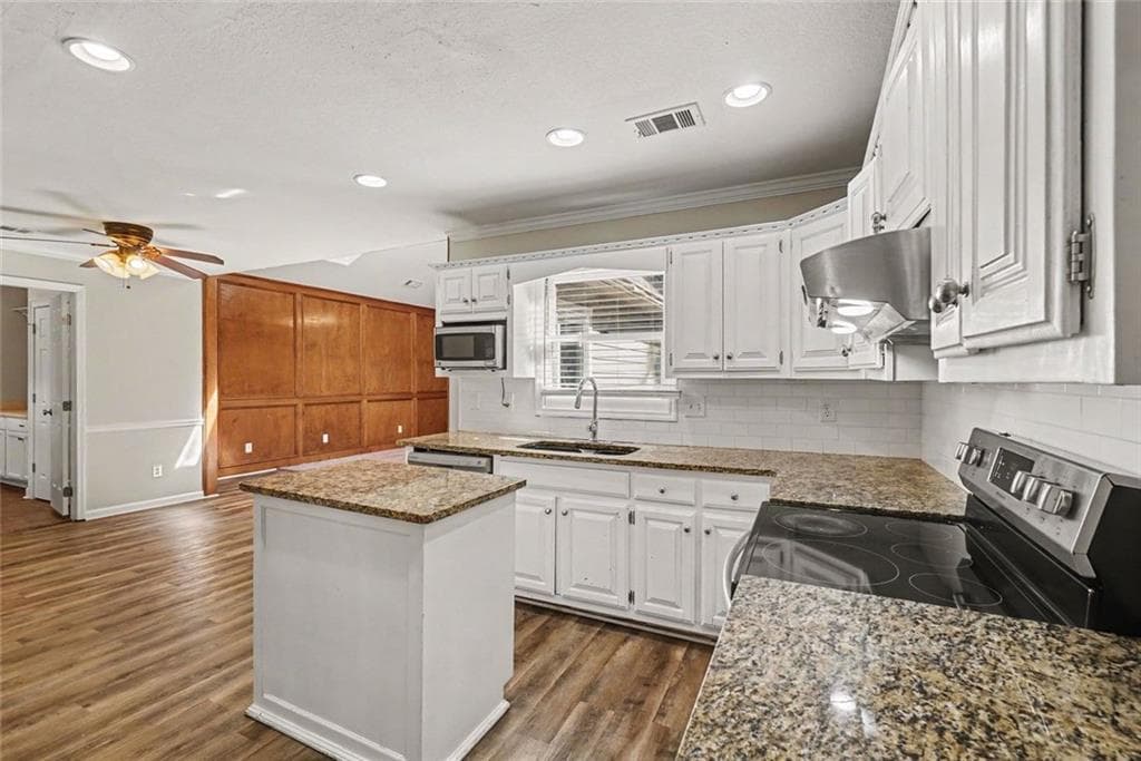 5 bedroom, 4 bathroom, 3,174 sq ft single family residence for sale at 5195 Hickory Bend Terrace, Woodstock, GA 30188 — photo 9