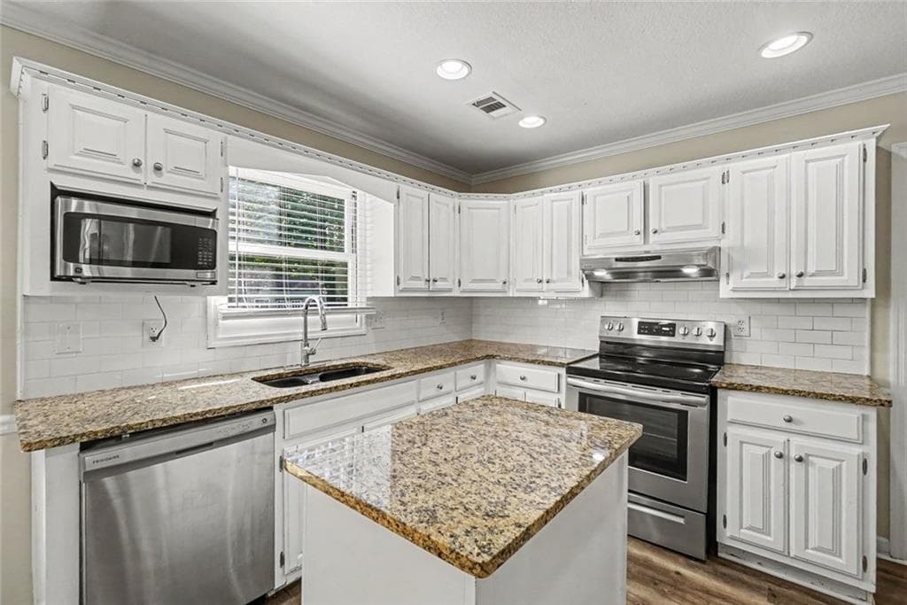 5 bedroom, 4 bathroom, 3,174 sq ft single family residence for sale at 5195 Hickory Bend Terrace, Woodstock, GA 30188 — photo 10