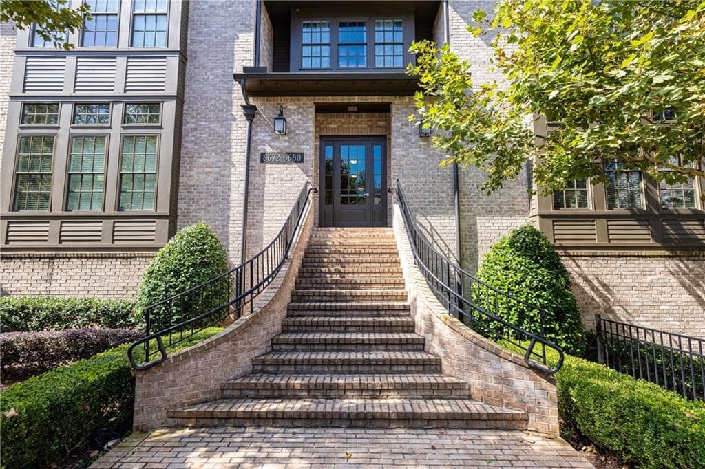 1 bedroom, 2 bathroom, 978 sq ft condominium for sale at 6678 Cadence Boulevard 74, Sandy Springs, GA 30328