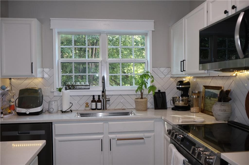 3 bedroom, 3 bathroom, 1,692 sq ft townhouse for sale at 4685 Beacon Ridge Lane C, Flowery Branch, GA 30542 — photo 5