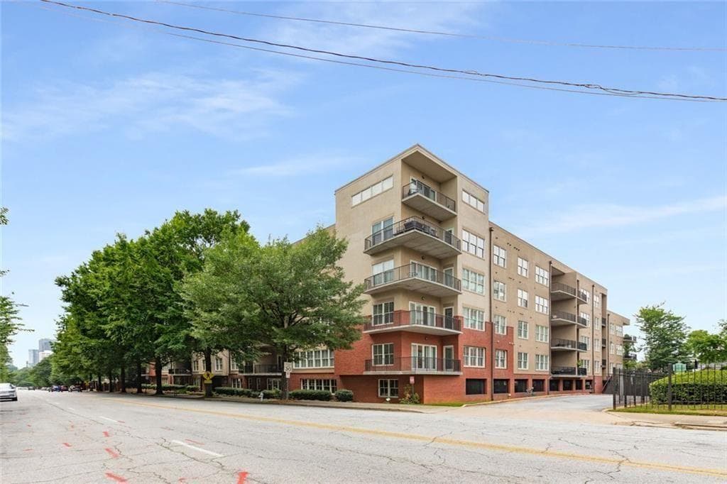 1 bedroom, 1 bathroom, 745 sq ft condominium for sale at 384 Ralph McGill Boulevard 123, Atlanta, GA 30312 — photo 3