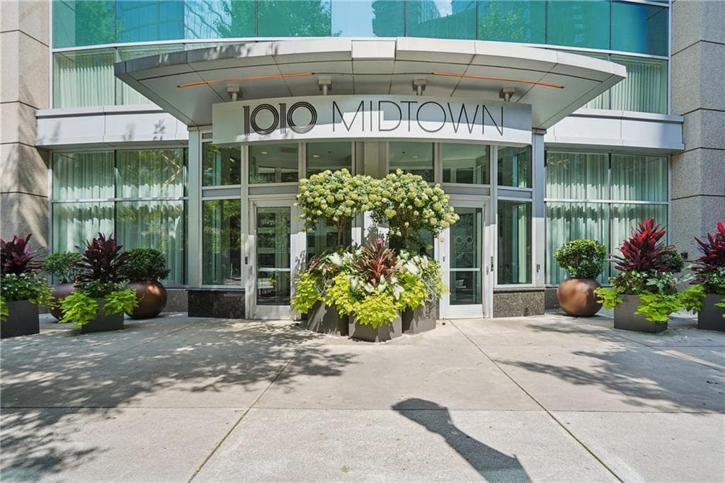 2 bedroom, 2 bathroom, 1,271 sq ft condominium for sale at 1080 Peachtree Street 2515, Atlanta, GA 30309