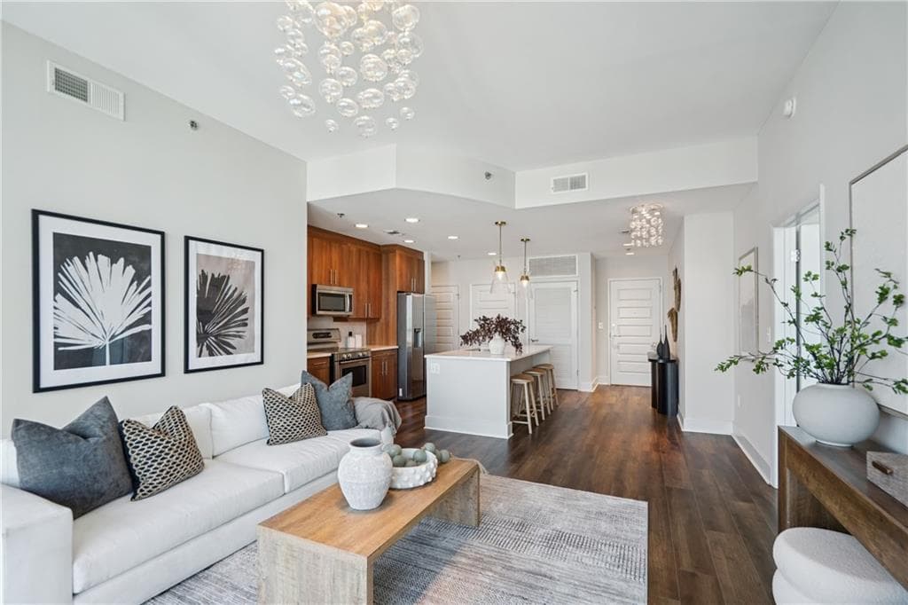 2 bedroom, 2 bathroom, 1,271 sq ft condominium for sale at 1080 Peachtree Street 2515, Atlanta, GA 30309 — photo 2