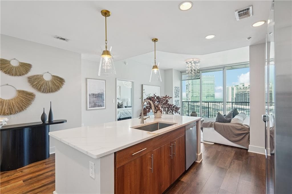2 bedroom, 2 bathroom, 1,271 sq ft condominium for sale at 1080 Peachtree Street 2515, Atlanta, GA 30309 — photo 3