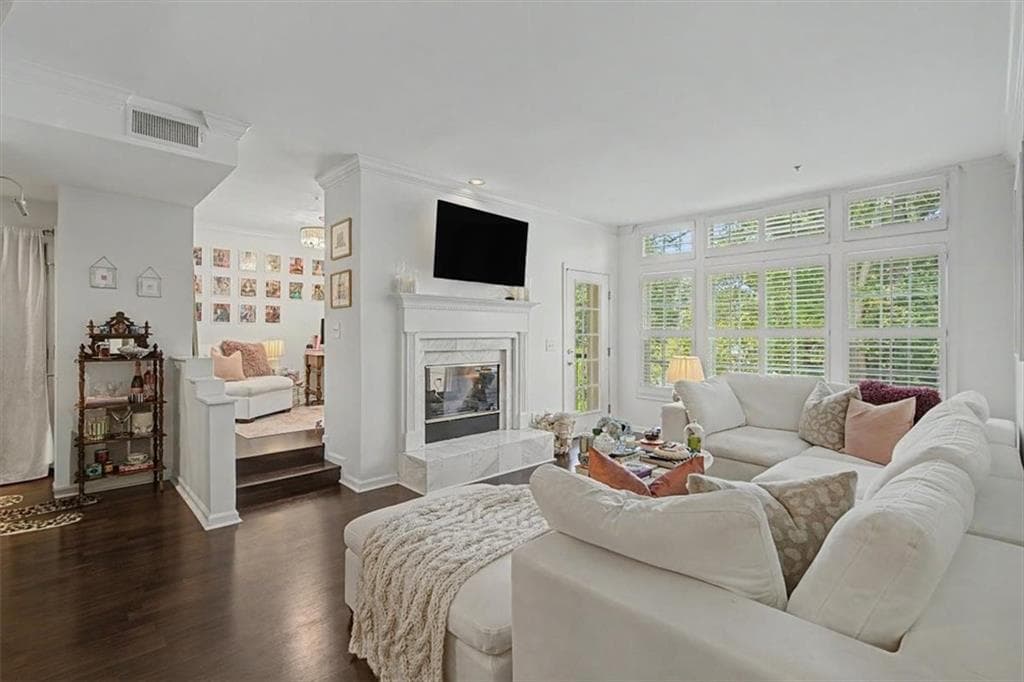 2 bedroom, 1 bathroom, 950 sq ft condominium for sale at 3636 Habersham Road 1304, Atlanta, GA 30305 — photo 2