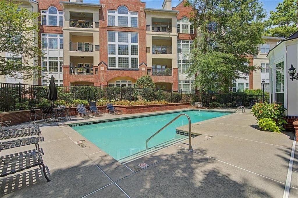 2 bedroom, 1 bathroom, 950 sq ft condominium for sale at 3636 Habersham Road 1304, Atlanta, GA 30305 — photo 1 of 31