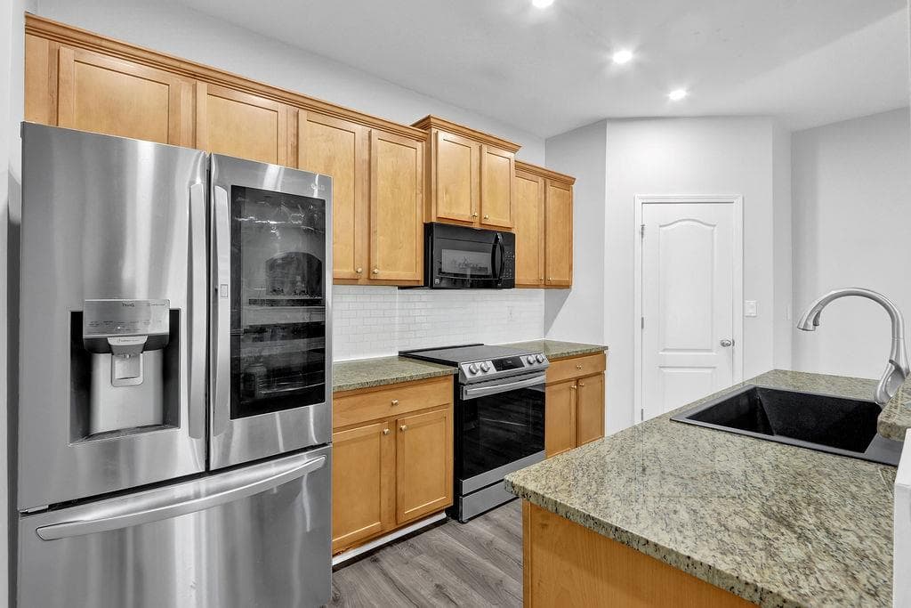 3 bedroom, 3 bathroom, 1,940 sq ft townhouse for sale at 541 Woodland Park Terrace, Lawrenceville, GA 30043 — photo 2