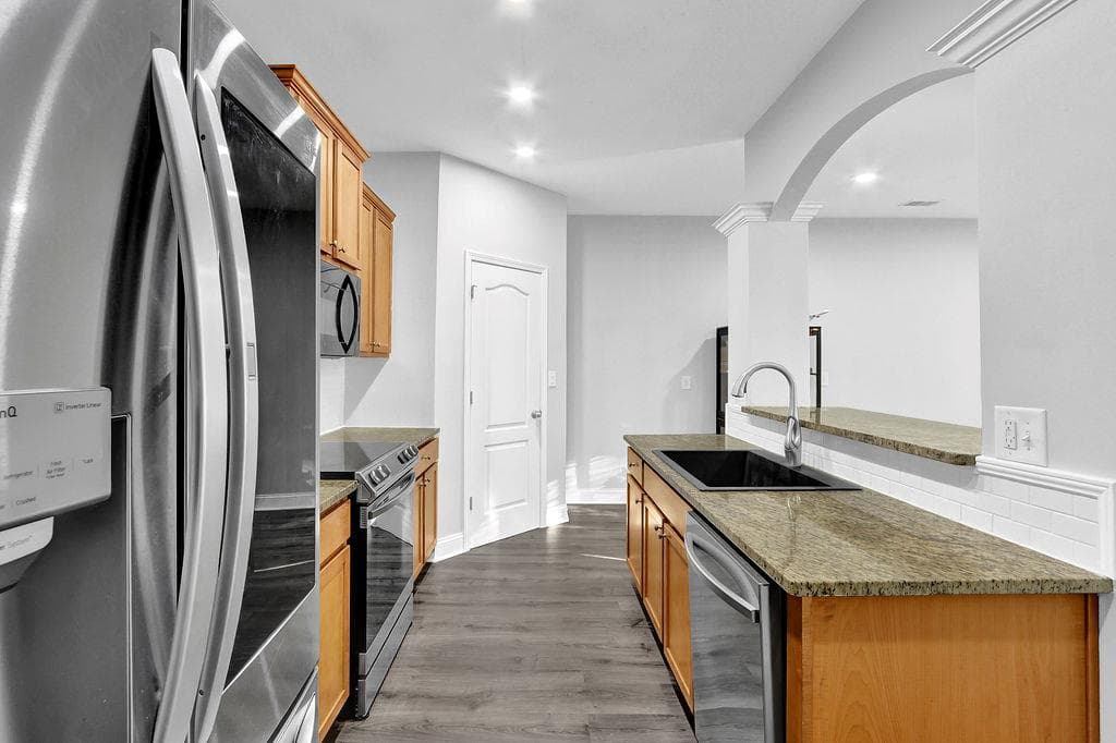 3 bedroom, 3 bathroom, 1,940 sq ft townhouse for sale at 541 Woodland Park Terrace, Lawrenceville, GA 30043 — photo 3