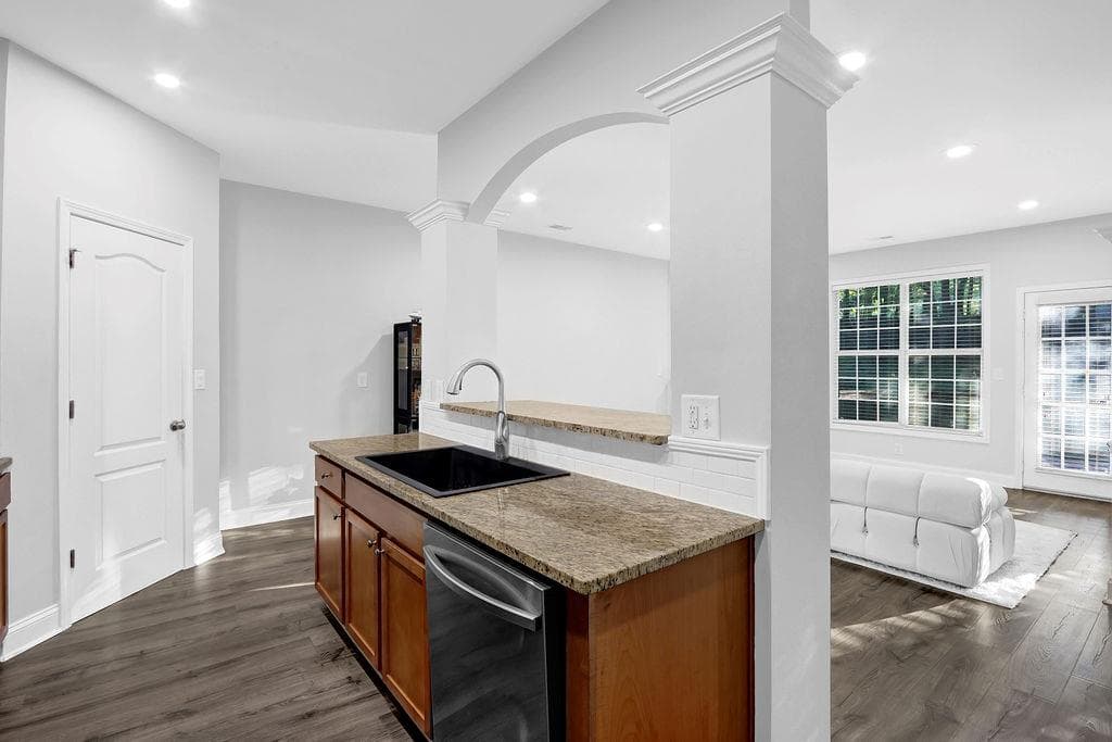 3 bedroom, 3 bathroom, 1,940 sq ft townhouse for sale at 541 Woodland Park Terrace, Lawrenceville, GA 30043 — photo 9