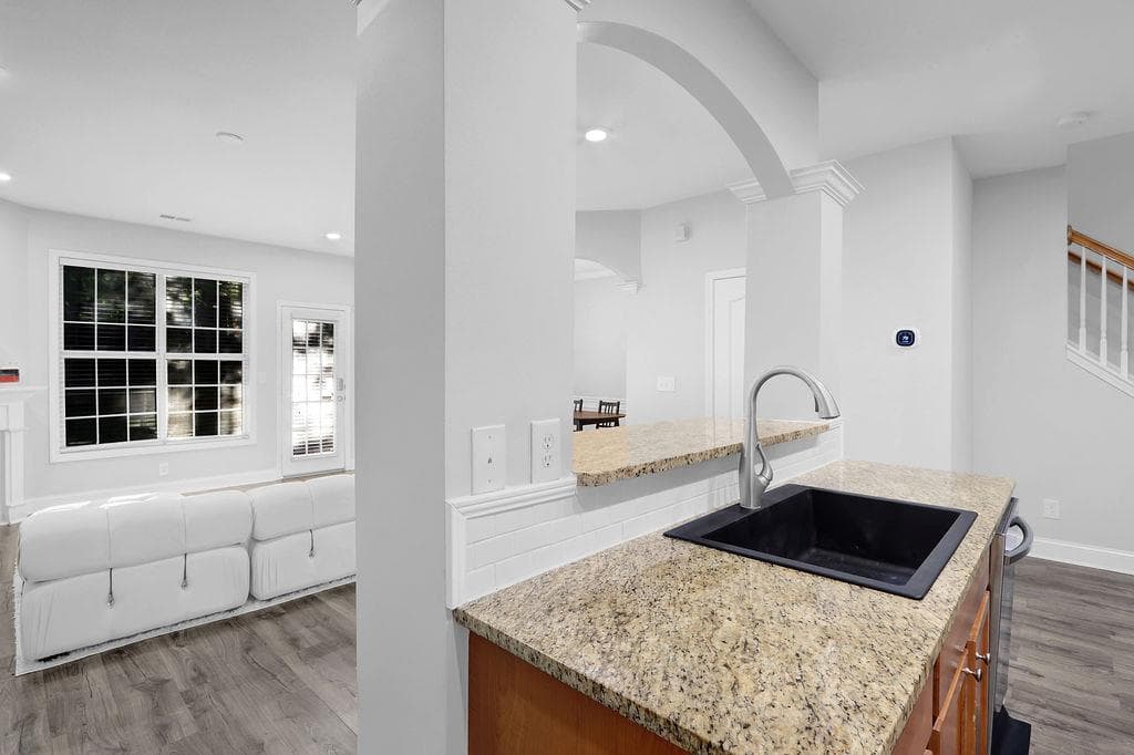 3 bedroom, 3 bathroom, 1,940 sq ft townhouse for sale at 541 Woodland Park Terrace, Lawrenceville, GA 30043 — photo 8