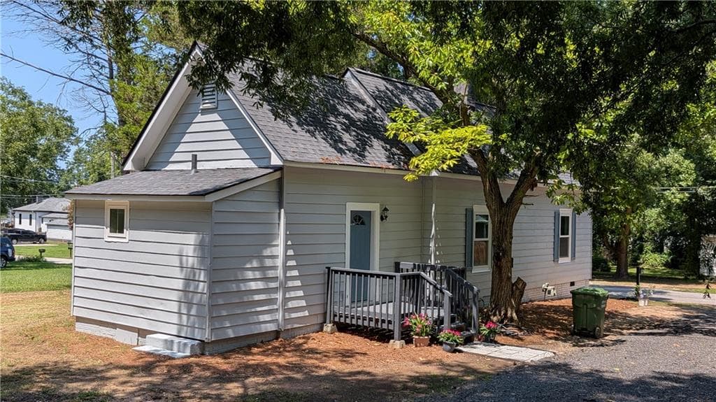 1 bedroom, 1 bathroom, 868 sq ft single family residence for sale at 116 Norris Street, Monroe, GA 30655 — photo 1 of 25