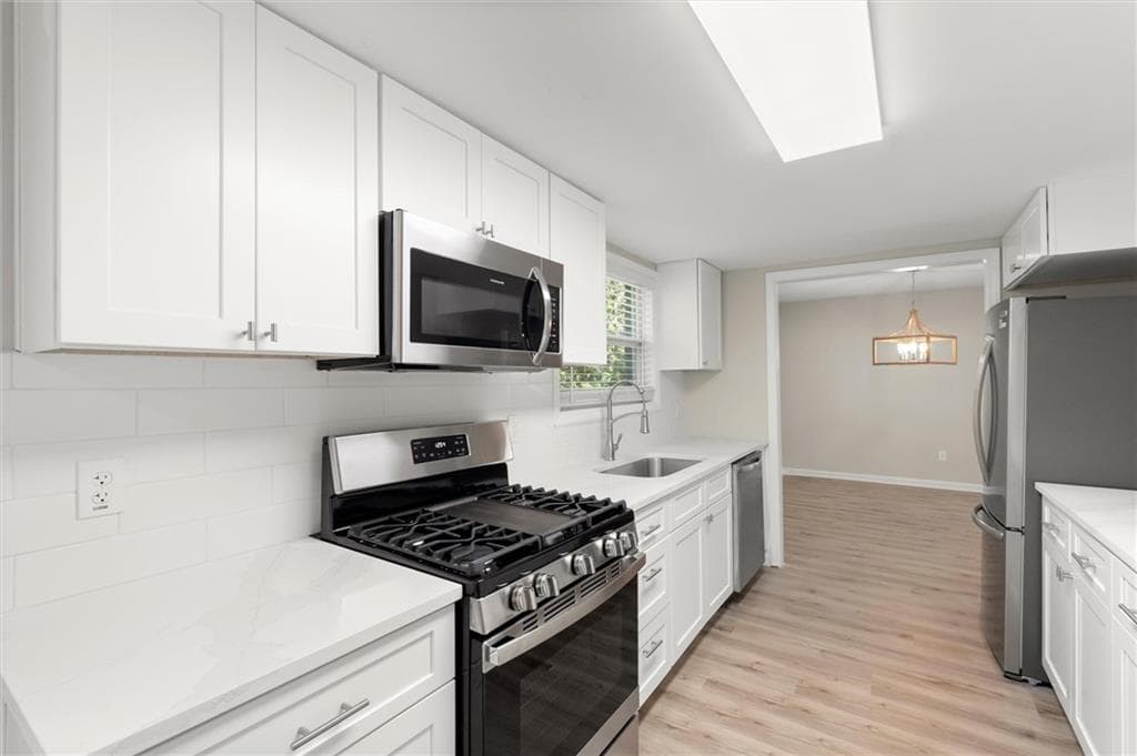 4 bedroom, 2 bathroom, 2,262 sq ft single family residence for sale at 495 Larchmont Circle, Atlanta, GA 30318 — photo 6