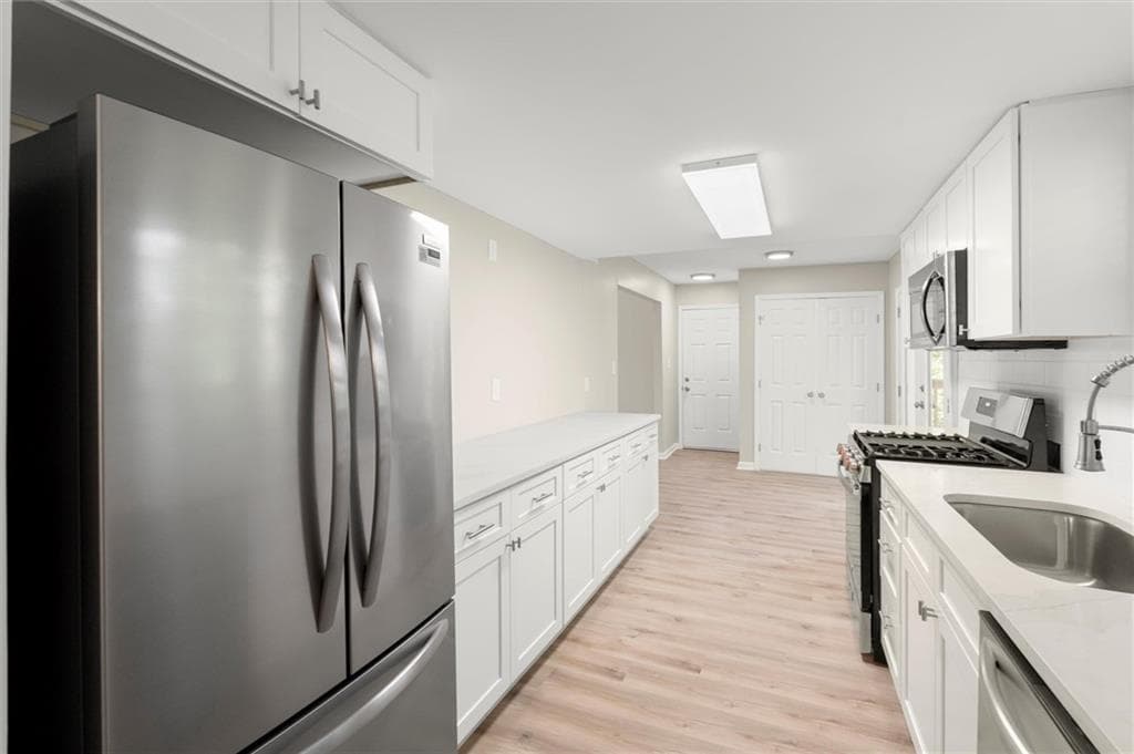 4 bedroom, 2 bathroom, 2,262 sq ft single family residence for sale at 495 Larchmont Circle, Atlanta, GA 30318 — photo 7