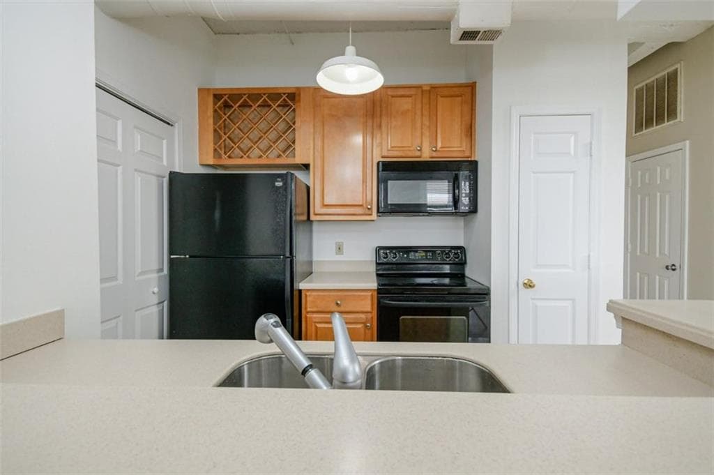 2 bedroom, 2 bathroom, 954 sq ft condominium for rent at 32 Peachtree Street 1406, Atlanta, GA 30303 for $2,300 a month — photo 6