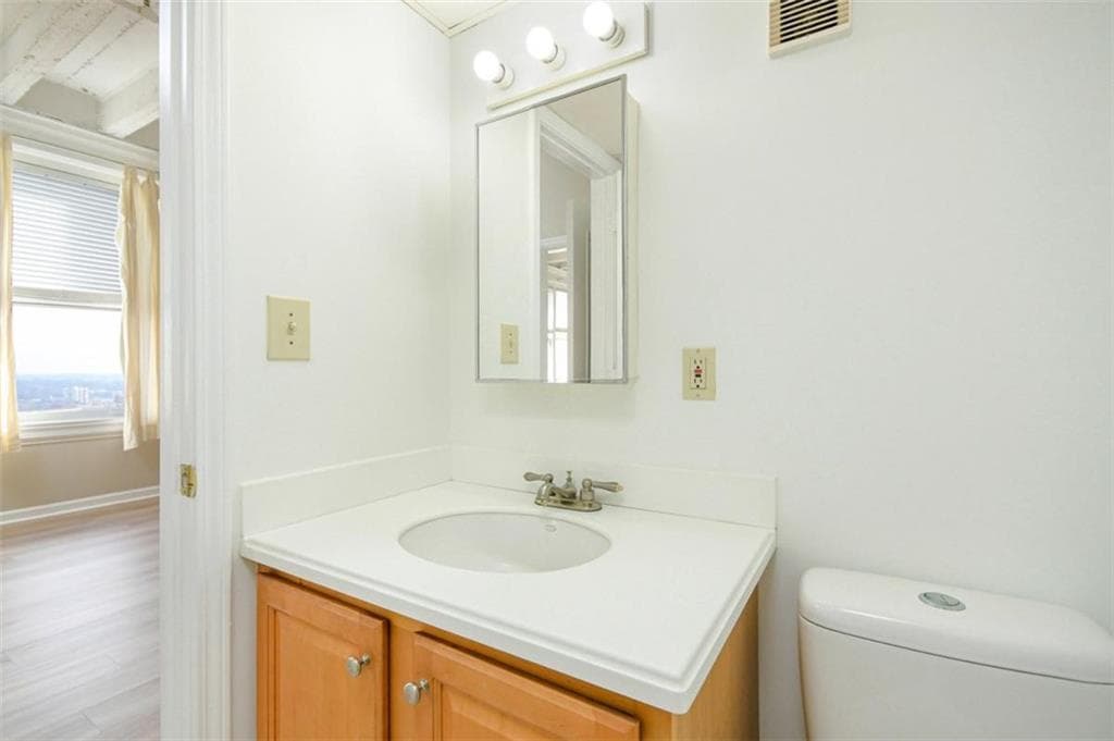 2 bedroom, 2 bathroom, 954 sq ft condominium for rent at 32 Peachtree Street 1406, Atlanta, GA 30303 for $2,300 a month — photo 8