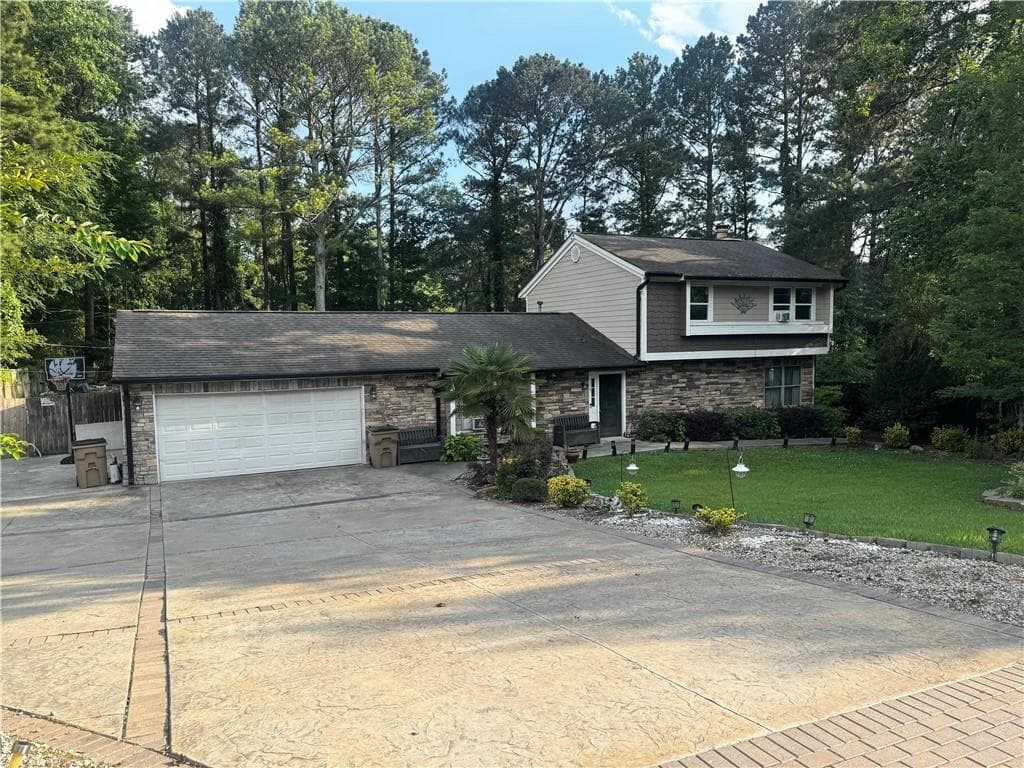 4 bedroom, 3 bathroom, 1,904 sq ft single family residence for sale at 7423 Chilton Lane, Riverdale, GA 30274 — photo 2
