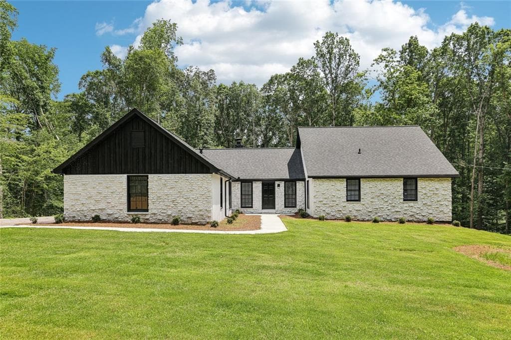 4 bedroom, 3 bathroom, 3,776 sq ft single family residence for sale at 2725 Glendale Drive, Conyers, GA 30013 — photo 2
