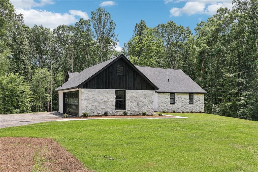 4 bedroom, 3 bathroom, 3,776 sq ft single family residence for sale at 2725 Glendale Drive, Conyers, GA 30013 — photo 4