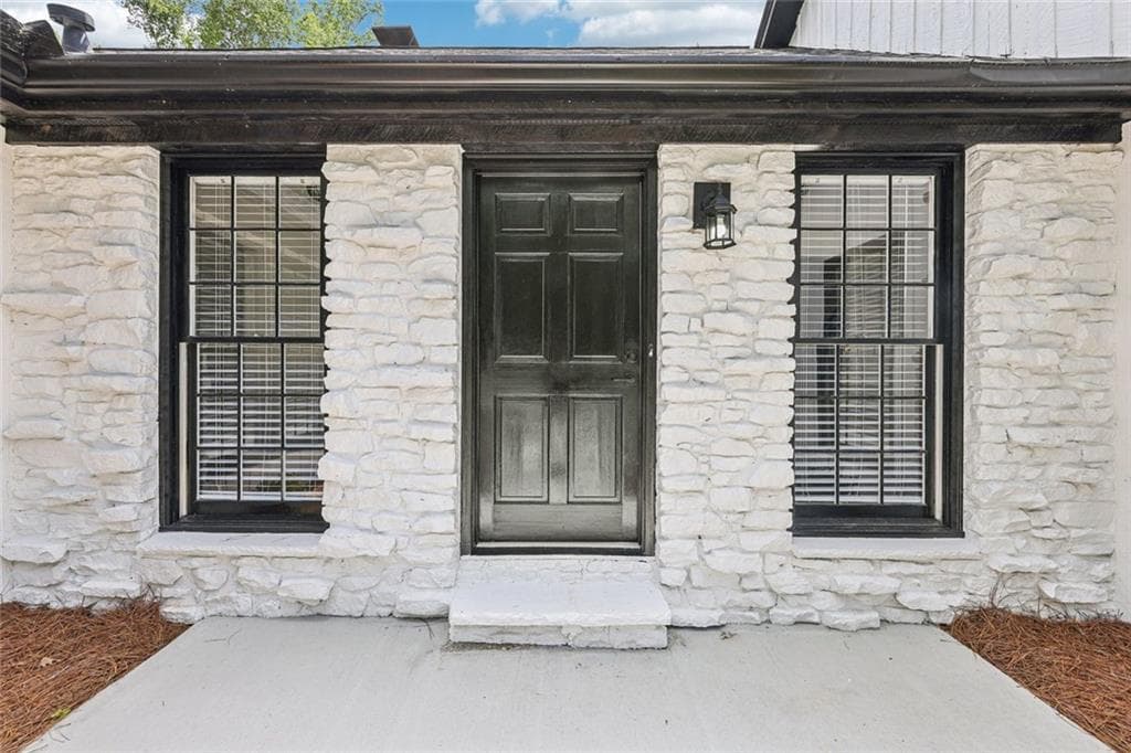 4 bedroom, 3 bathroom, 3,776 sq ft single family residence for sale at 2725 Glendale Drive, Conyers, GA 30013 — photo 5