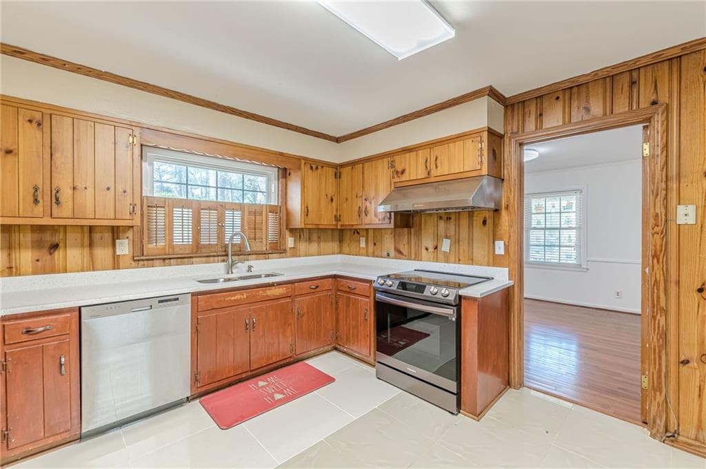 4 bedroom, 3 bathroom single family residence under contract at 2110 LaVista Circle, Hapeville, GA 30354 — photo 9