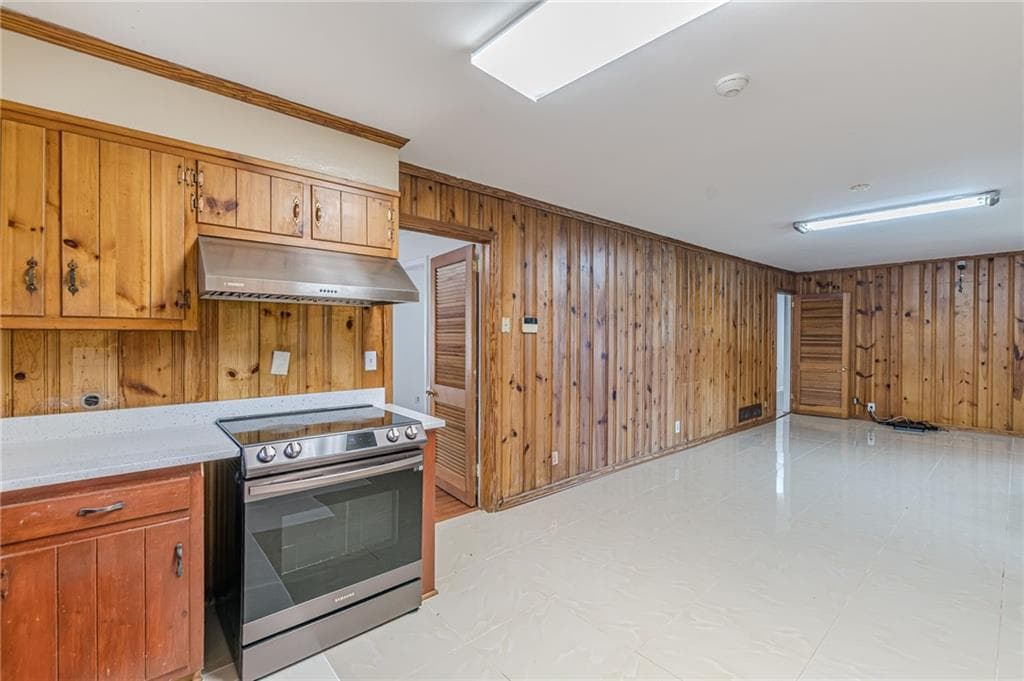 4 bedroom, 3 bathroom single family residence under contract at 2110 LaVista Circle, Hapeville, GA 30354 — photo 10