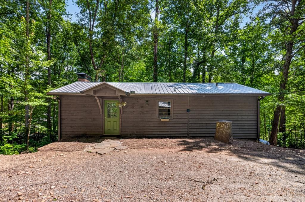 3 bedroom, 2 bathroom, 1,150 sq ft single family residence under contract at 189 Fern Valley Road, Dawsonville, GA 30534