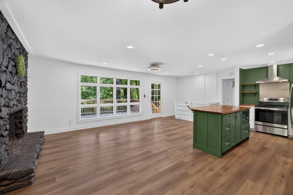 3 bedroom, 2 bathroom, 1,150 sq ft single family residence under contract at 189 Fern Valley Road, Dawsonville, GA 30534 — photo 2