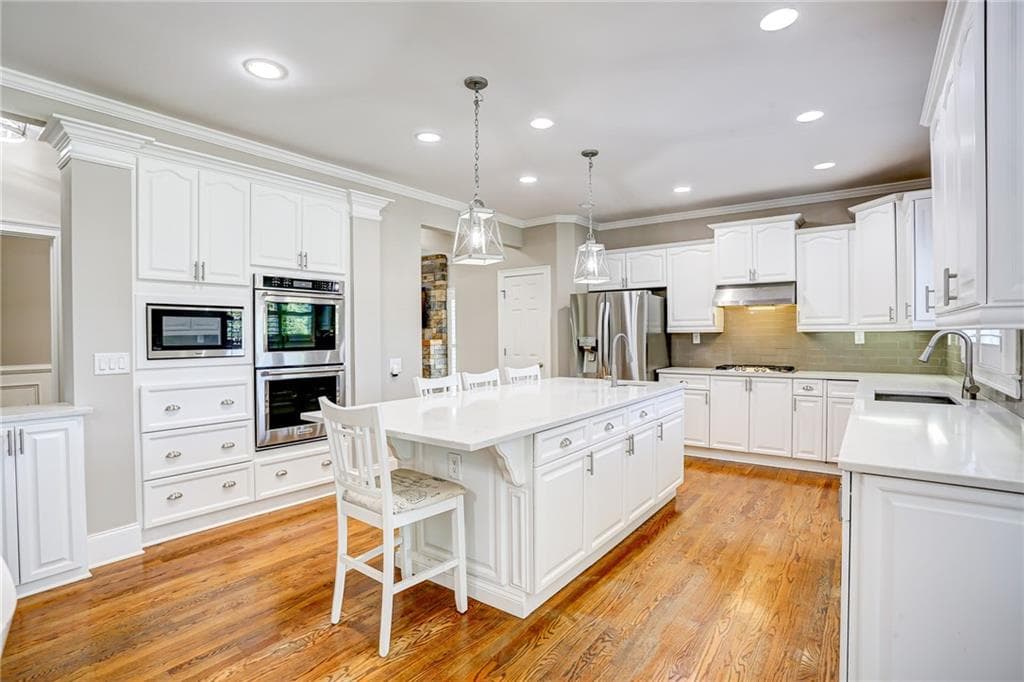 6 bedroom, 6 bathroom, 6,782 sq ft single family residence for sale at 1043 Meadow Club Court, Suwanee, GA 30024 — photo 6