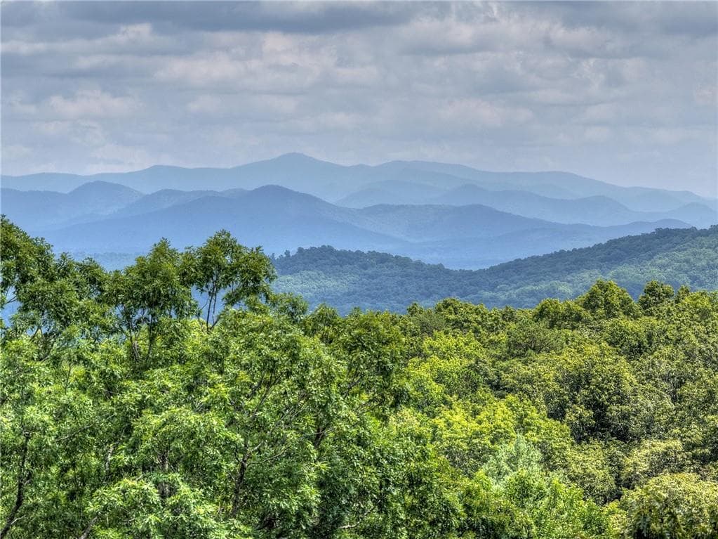 4 bedroom, 3 bathroom, 2,800 sq ft single family residence under contract at 25 Boundless Trail, Morganton, GA 30560 — photo 4