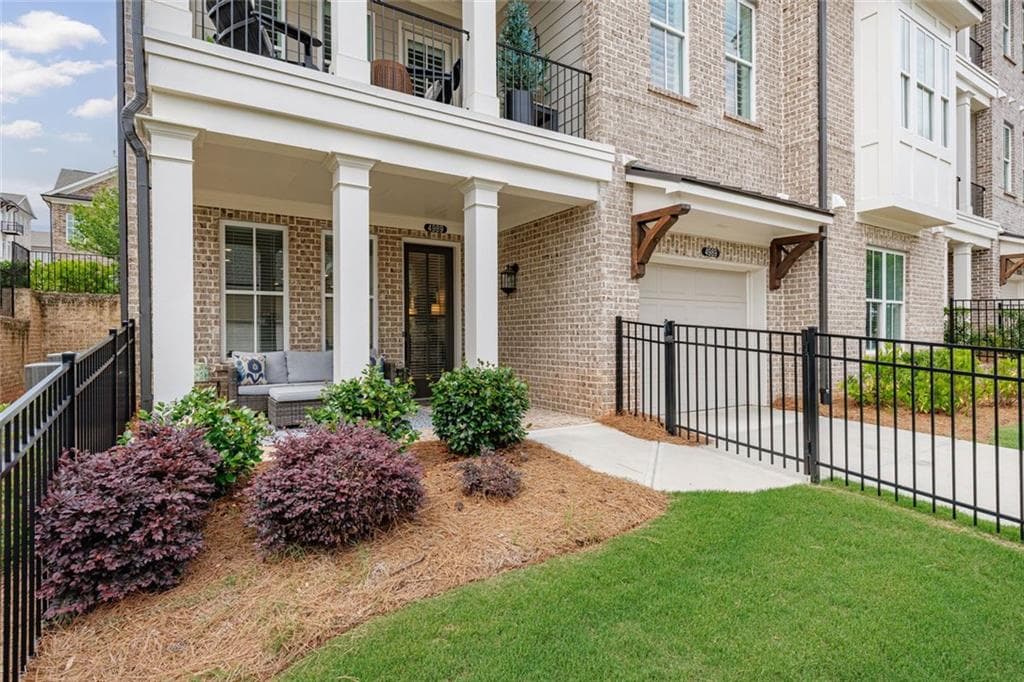 1 bedroom, 2 bathroom, 1,674 sq ft condominium for sale at 4989 Sealy Circle, Peachtree Corners, GA 30092 — photo 2