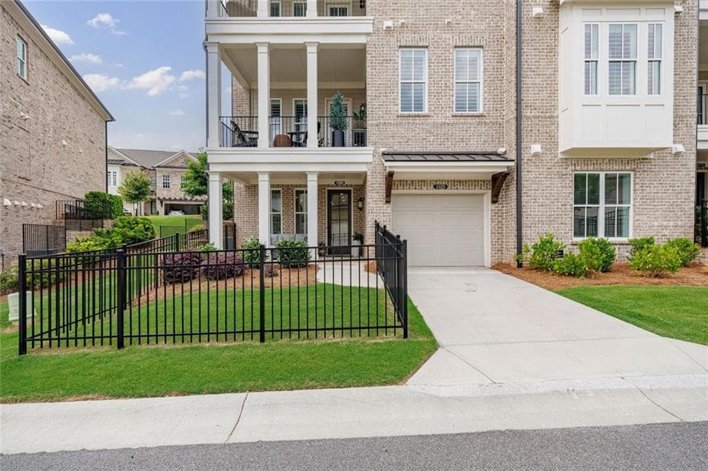 1 bedroom, 2 bathroom, 1,674 sq ft condominium for sale at 4989 Sealy Circle, Peachtree Corners, GA 30092 — photo 3