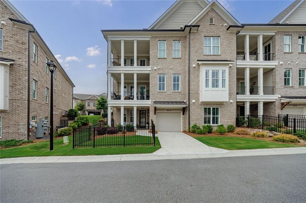 1 bedroom, 2 bathroom, 1,674 sq ft condominium for sale at 4989 Sealy Circle, Peachtree Corners, GA 30092 — photo 4