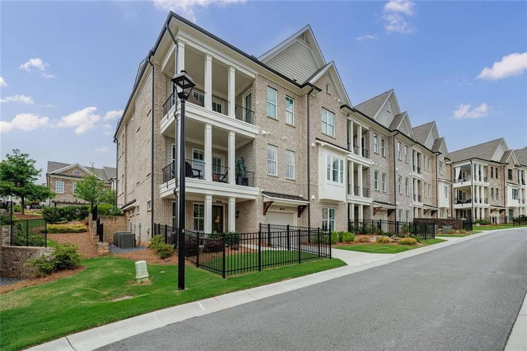 1 bedroom, 2 bathroom, 1,674 sq ft condominium for sale at 4989 Sealy Circle, Peachtree Corners, GA 30092 — photo 5