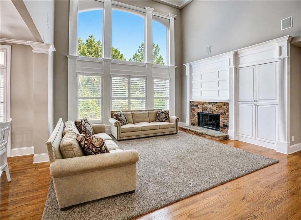 6 bedroom, 6 bathroom, 6,782 sq ft single family residence for sale at 1043 Meadow Club Court, Suwanee, GA 30024 — photo 4