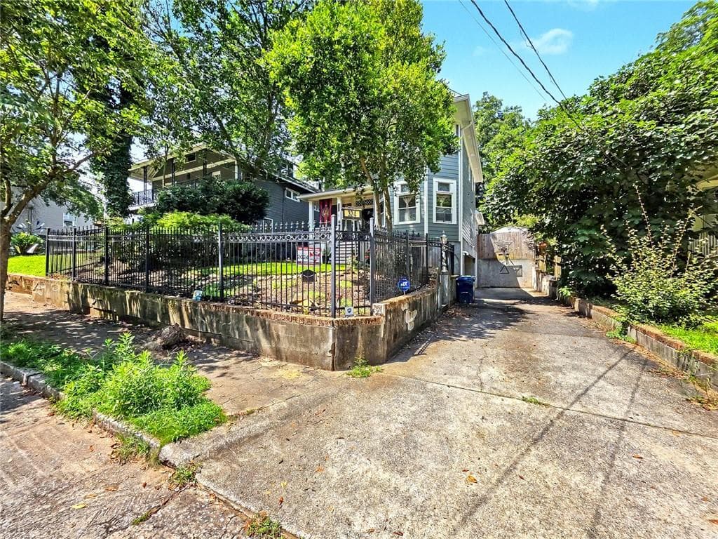 3 bedroom, 3 bathroom, 2,080 sq ft single family residence for rent at 324 Brooks Avenue, Atlanta, GA 30307 for $4,500 a month — photo 2