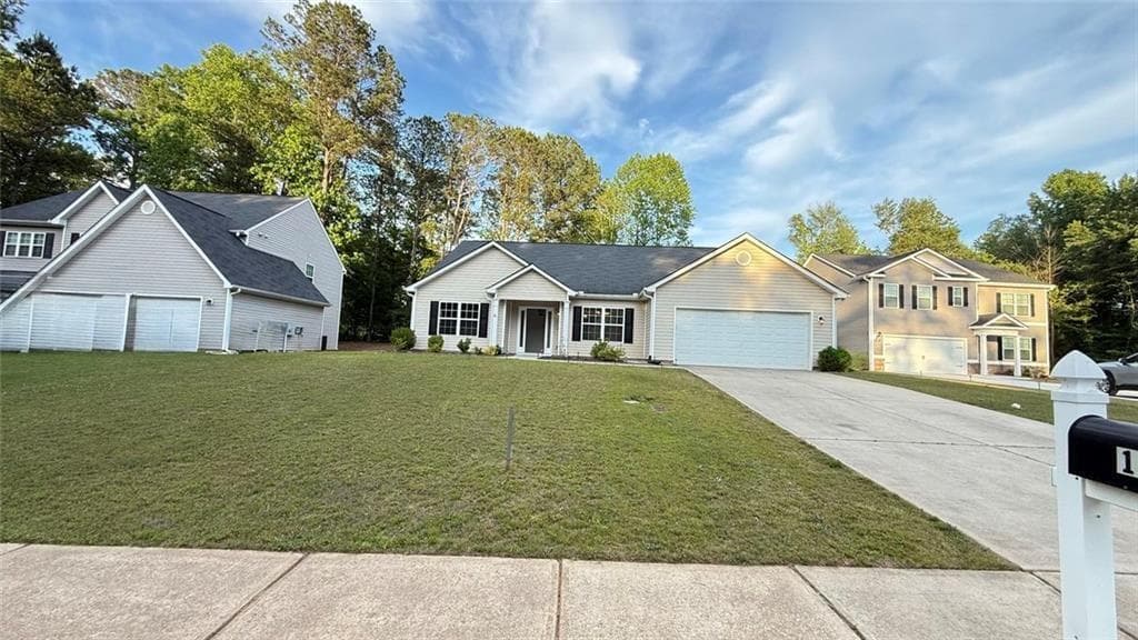 4 bedroom, 3 bathroom, 2,269 sq ft single family residence for rent at 1896 Roxey Lane, Winder, GA 30680 for $2,100 a month — photo 2