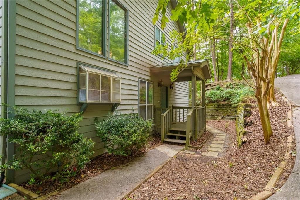 4 bedroom, 3 bathroom, 2,493 sq ft single family residence under contract at 108 Oval Court, Ellijay, GA 30540 — photo 2