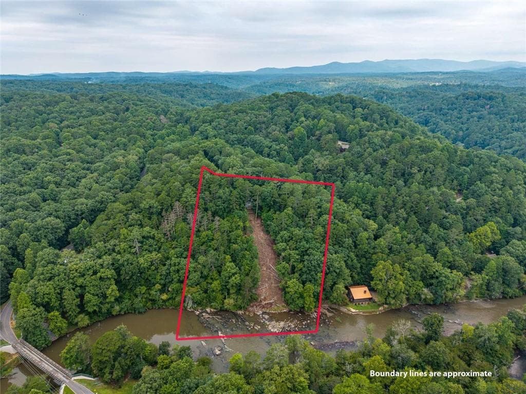 4 bedroom, 3 bathroom, 2,493 sq ft single family residence under contract at 108 Oval Court, Ellijay, GA 30540 — photo 7