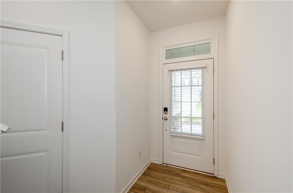 3 bedroom, 3 bathroom, 1,940 sq ft townhouse for sale at 1946 Frisco Way, Suwanee, GA 30024 — photo 5