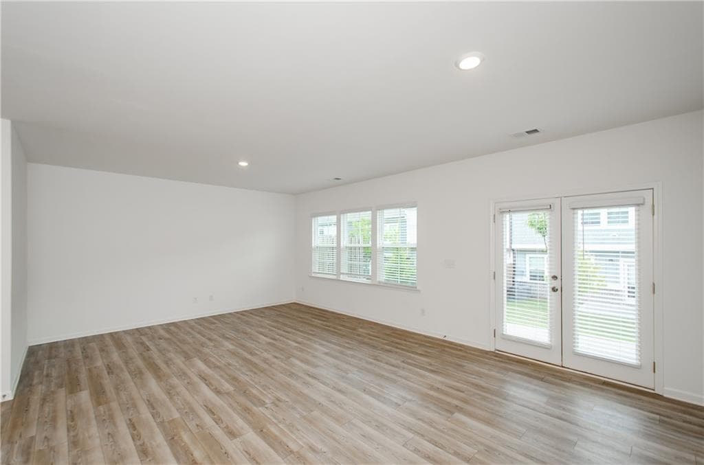 3 bedroom, 3 bathroom, 1,940 sq ft townhouse for sale at 1946 Frisco Way, Suwanee, GA 30024 — photo 6