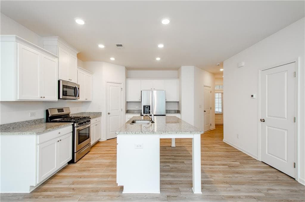 3 bedroom, 3 bathroom, 1,940 sq ft townhouse for sale at 1946 Frisco Way, Suwanee, GA 30024 — photo 8