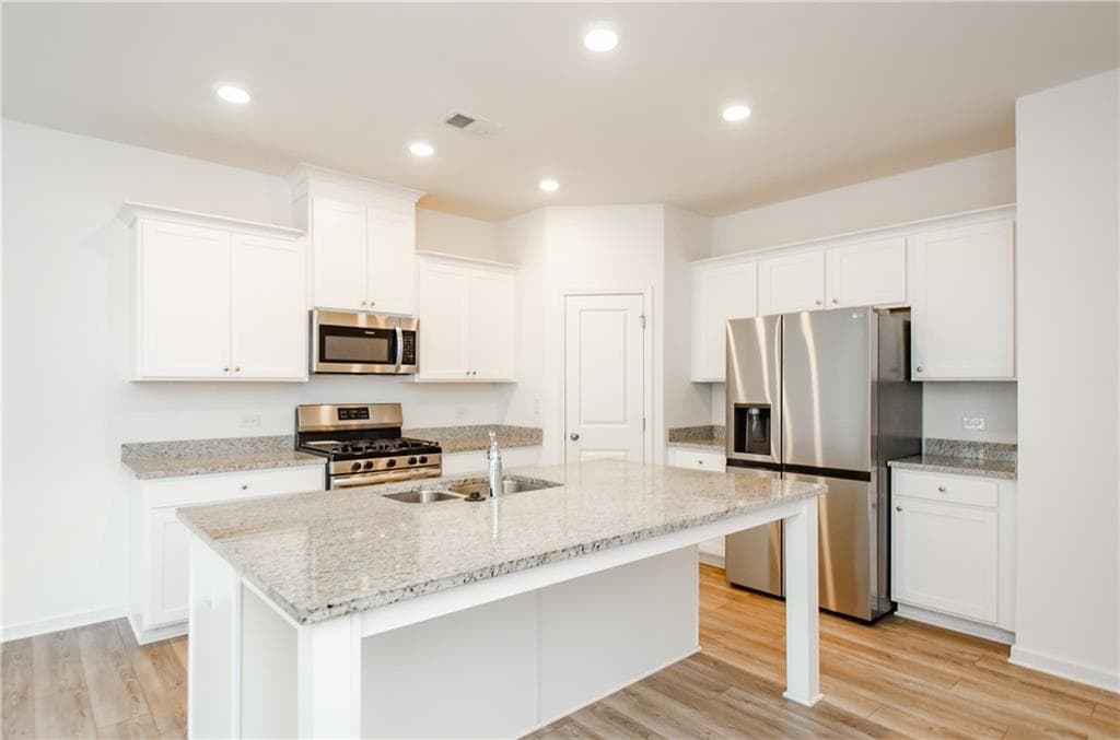 3 bedroom, 3 bathroom, 1,940 sq ft townhouse for sale at 1946 Frisco Way, Suwanee, GA 30024 — photo 9