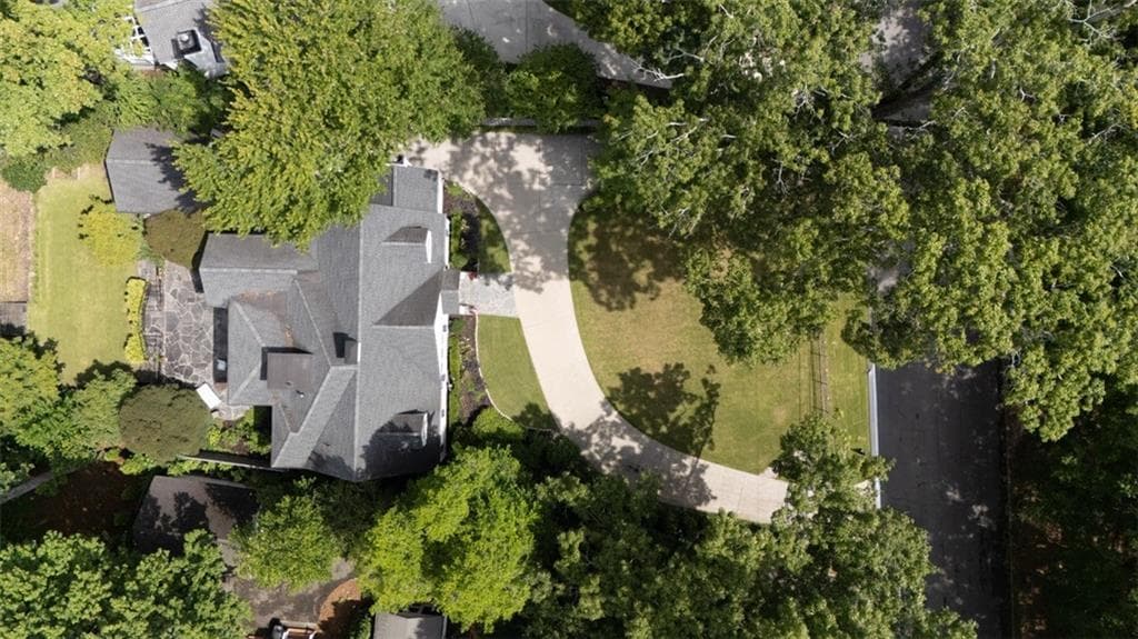 5 bedroom, 4 bathroom, 4,012 sq ft single family residence for sale at 3590 Ivy Road, Atlanta, GA 30342 — photo 4