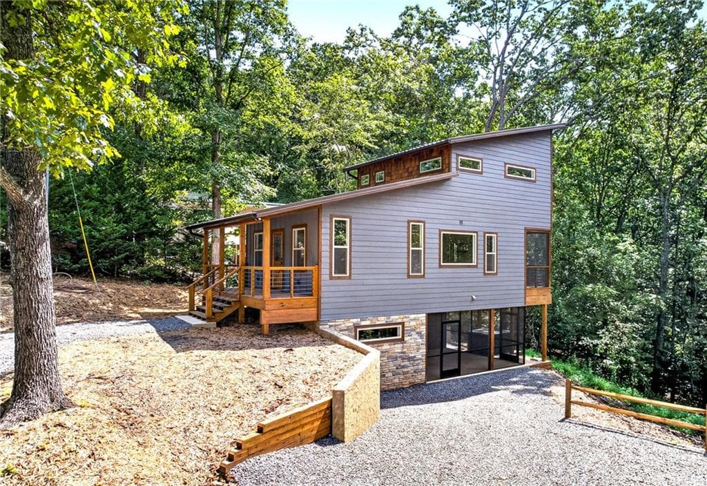 2 bedroom, 3 bathroom, 1,320 sq ft single family residence for sale at 287 Lakeview Circle, Morganton, GA 30560